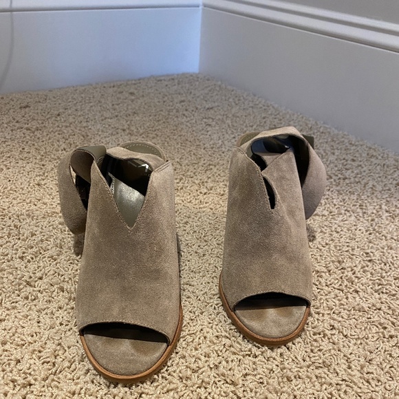 Marc Fisher Heels - Picture 4 of 10